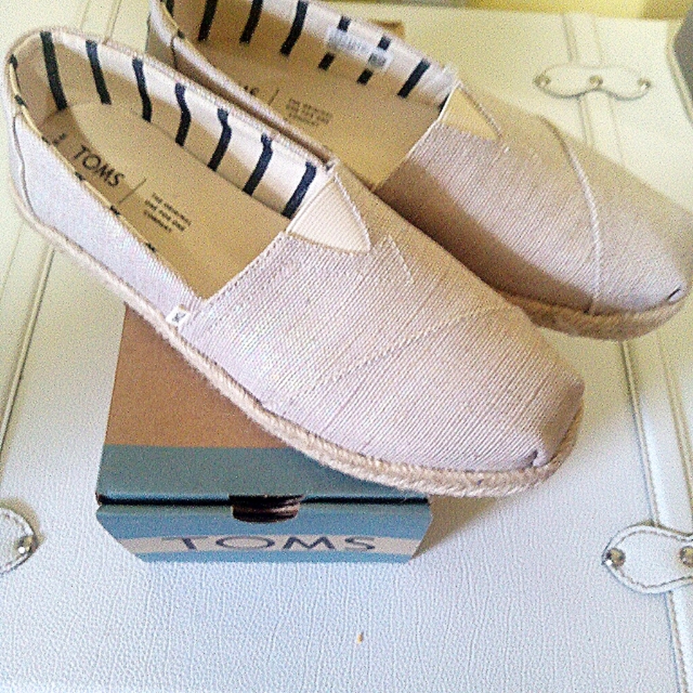 Toms, worn once. Sz 9 This color goes with everything! From a smoke free home